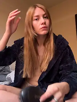 Snapshot of daisycollins chatting on 07.14.26 daisycollins online show from 07.14.26