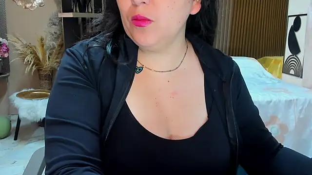 Snapshot of BBWLuxuryMuse chatting on 05.19.26 BBWLuxuryMuse online show from 05.19.26
