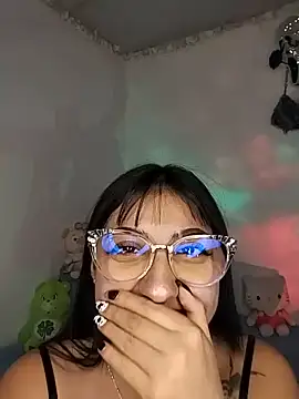 Snapshot of Kiara_Mirage chatting on 05.19.26 Kiara Mirage online show from 05.19.26