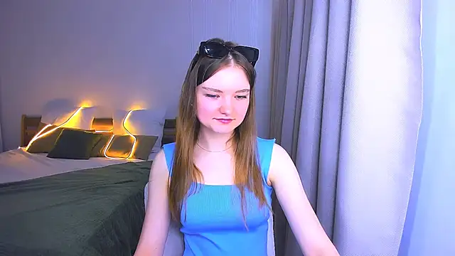 Snapshot of LookEva chatting on 06.18.26 LookEva online show from 06.18.26