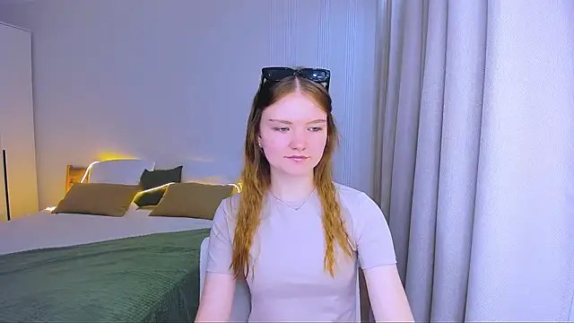 Snapshot of LookEva chatting on 06.19.26 LookEva online show from 06.19.26