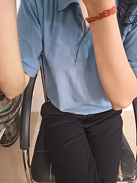 Snapshot of zoya_baby_ chatting on 07.18.26 zoya baby online show from 07.18.26
