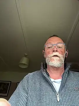 Snapshot of Moonraker64 chatting on 05.07.26 Moonraker64 online show from 05.07.26