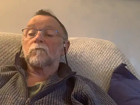 Snapshot of Moonraker64 chatting on 06.07.26 Moonraker64 online show from 06.07.26