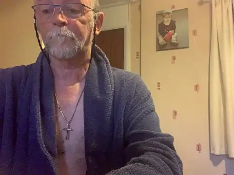 Snapshot of Moonraker64 chatting on 06.11.26 Moonraker64 online show from 06.11.26