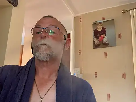Snapshot of Moonraker64 chatting on 07.10.26 Moonraker64 online show from 07.10.26