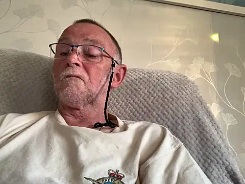 Snapshot of Moonraker64 chatting on 07.11.26 Moonraker64 online show from 07.11.26