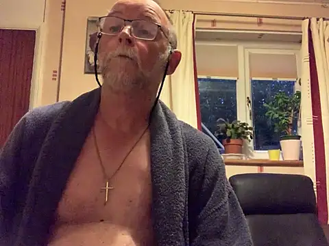 Snapshot of Moonraker64 chatting on 08.05.26 Moonraker64 online show from 08.05.26