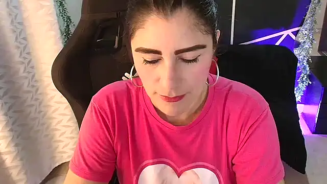 Snapshot of LUCYMILF_SEXY chatting on 05.19.26 LUCYMILF SEXY online show from 05.19.26