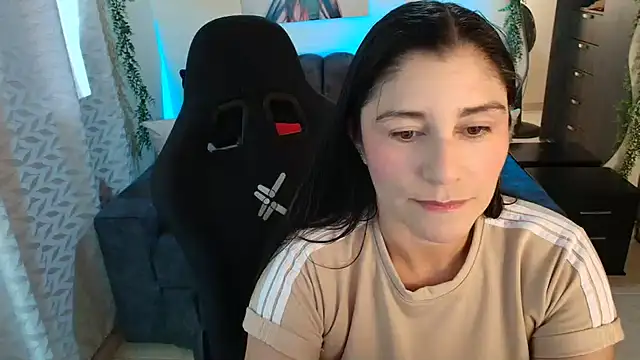 Snapshot of LUCYMILF_SEXY chatting on 06.09.26 LUCYMILF SEXY online show from 06.09.26