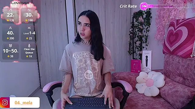 Snapshot of naomi_femme chatting on 06.19.26 naomi femme online show from 06.19.26
