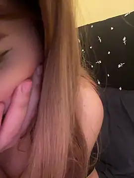 Snapshot of naughty_vivian chatting on 06.18.26 naughty vivian online show from 06.18.26