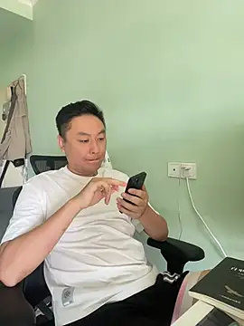 Snapshot of mrcake666 chatting on 08.04.26 mrcake666 online show from 08.04.26