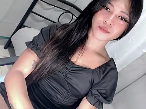 Snapshot of Ladymikaela chatting on 05.20.26 Ladymikaela online show from 05.20.26