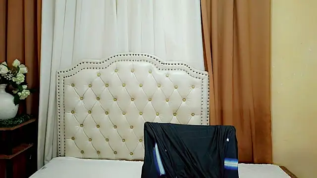 Snapshot of Ladymikaela chatting on 07.18.26 Ladymikaela online show from 07.18.26