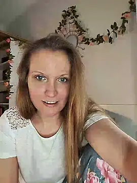 Snapshot of Candy_Cougar chatting on 05.21.26 Candy Cougar online show from 05.21.26