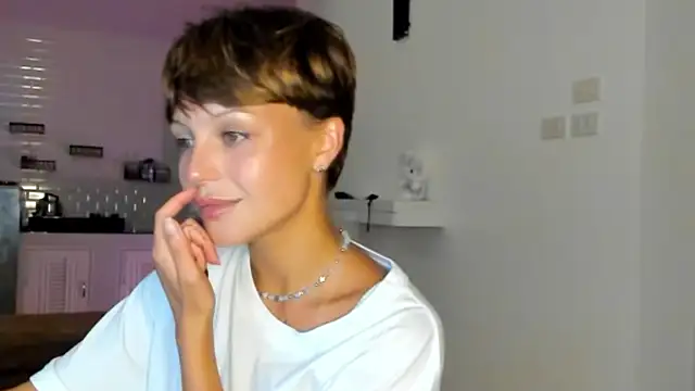 Snapshot of DollieRush chatting on 06.19.26 DollieRush online show from 06.19.26