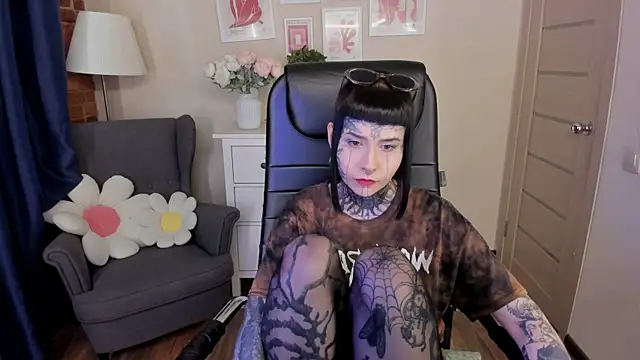 Snapshot of Bloood__Mary chatting on 06.19.26 Bloood Mary online show from 06.19.26