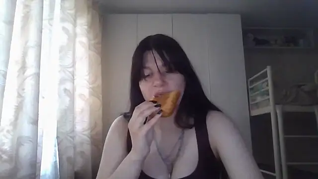 Snapshot of GrayceDeclet chatting on 06.24.26 GrayceDeclet online show from 06.24.26