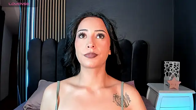 Snapshot of emy_fg chatting on 07.07.26 emy fg online show from 07.07.26