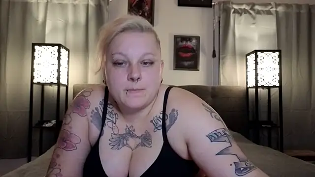 Snapshot of Lady_Peggi chatting on 05.22.26 Lady Peggi online show from 05.22.26