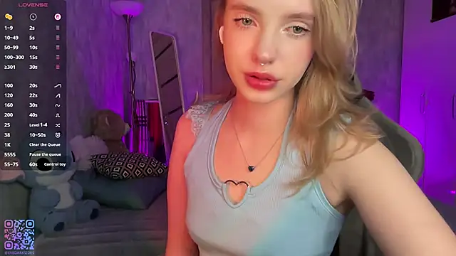 Snapshot of Eve_Dark_Side chatting on 06.19.26 Eve Dark Side online show from 06.19.26