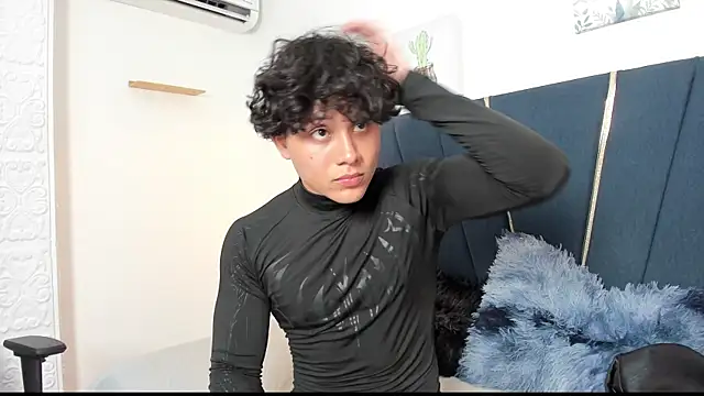 Snapshot of latin_beast4 chatting on 05.19.26 latin beast4 online show from 05.19.26