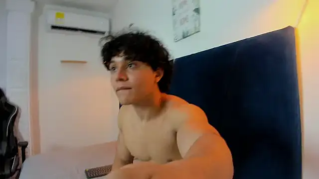 Snapshot of latin_beast4 chatting on 05.27.26 latin beast4 online show from 05.27.26