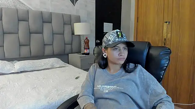 Snapshot of MaxiGarcia_ chatting on 06.23.26 MaxiGarcia online show from 06.23.26