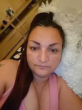 Snapshot of LunaMoonlira chatting on 06.19.26 LunaMoonlira online show from 06.19.26