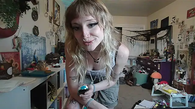 Snapshot of PixieLovely chatting on 07.03.26 PixieLovely online show from 07.03.26