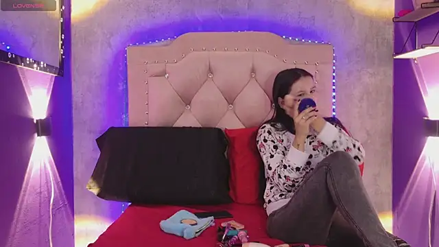 Snapshot of AlexaIvory chatting on 06.02.26 AlexaIvory online show from 06.02.26