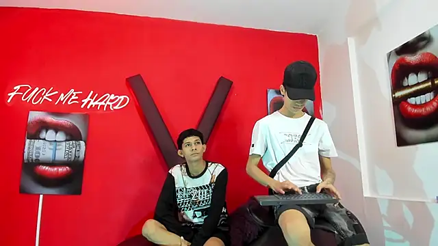 Snapshot of TWINKS_BOYSX chatting on 05.18.26 TWINKS BOYSX online show from 05.18.26