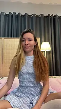 Snapshot of Mini_girl_do_it_better chatting on 05.19.26 Mini girl do it better online show from 05.19.26