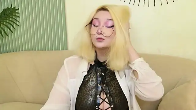 Cassey Well online show from 06.10.26
