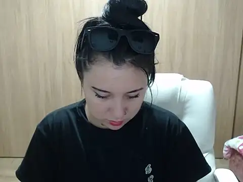 Snapshot of Haileey_ross chatting on 06.26.26 Haileey ross online show from 06.26.26