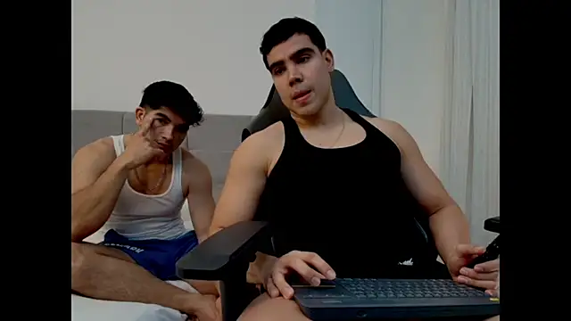 Snapshot of pistacho_bross19 chatting on 05.13.26 pistacho bross19 online show from 05.13.26