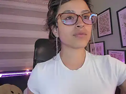 Snapshot of Lusiana__ chatting on 05.15.26 Lusiana online show from 05.15.26