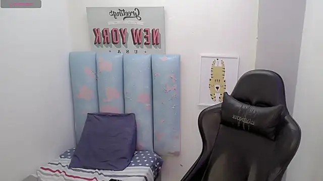 Snapshot of liam_play chatting on 06.15.26 liam play online show from 06.15.26