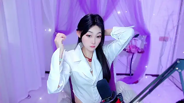 Snapshot of Tili_Lucky chatting on 05.13.26 Tili Lucky online show from 05.13.26