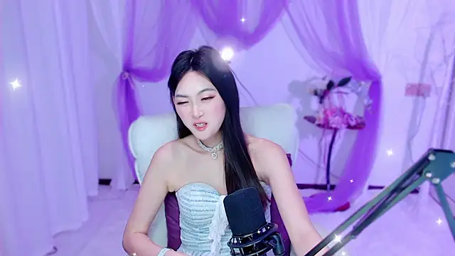 Snapshot of Tili_Lucky chatting on 05.13.26 Tili Lucky online show from 05.13.26