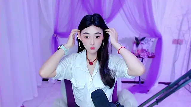 Snapshot of Tili_Lucky chatting on 05.25.26 Tili Lucky online show from 05.25.26