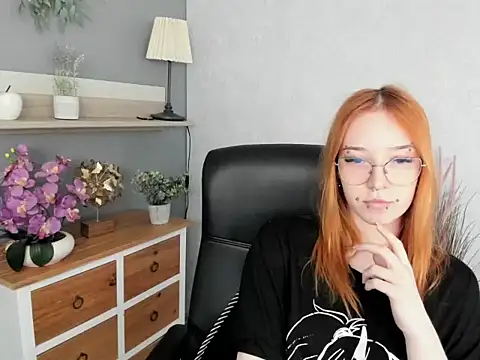 Snapshot of foxSonya chatting on 05.13.26 foxSonya online show from 05.13.26