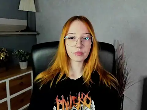 Snapshot of foxSonya chatting on 05.15.26 foxSonya online show from 05.15.26
