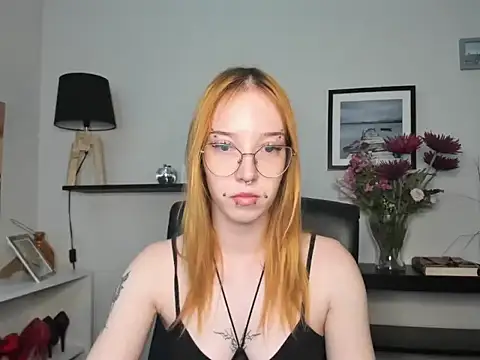 Snapshot of foxSonya chatting on 06.15.26 foxSonya online show from 06.15.26