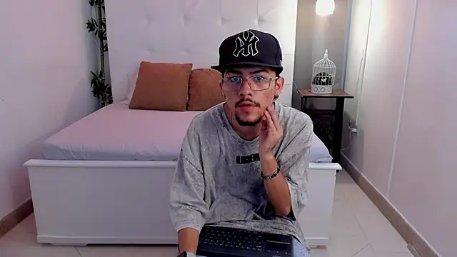 Snapshot of jake_miller__ chatting on 06.10.26 jake miller online show from 06.10.26