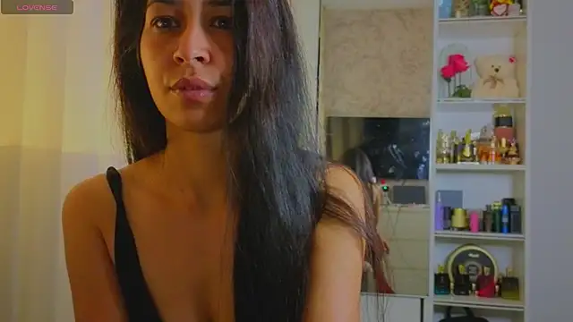 Snapshot of YvisSweet chatting on 05.22.26 YvisSweet online show from 05.22.26