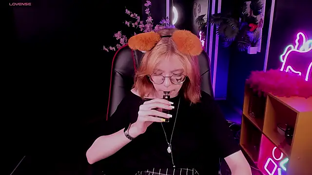 Snapshot of FoxxyyPolly chatting on 06.14.26 FoxxyyPolly online show from 06.14.26