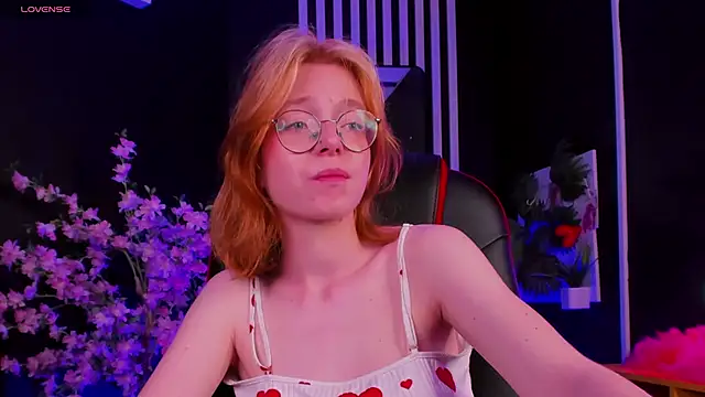 Snapshot of FoxxyyPolly chatting on 06.29.26 FoxxyyPolly online show from 06.29.26