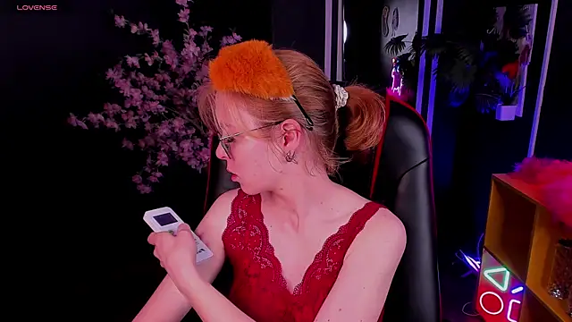 Snapshot of FoxxyyPolly chatting on 07.04.26 FoxxyyPolly online show from 07.04.26